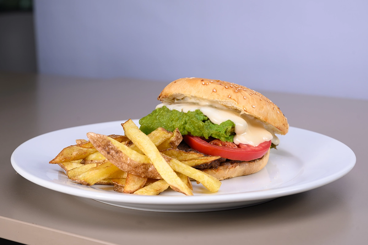 Hamburguesa italiana + papas fritas